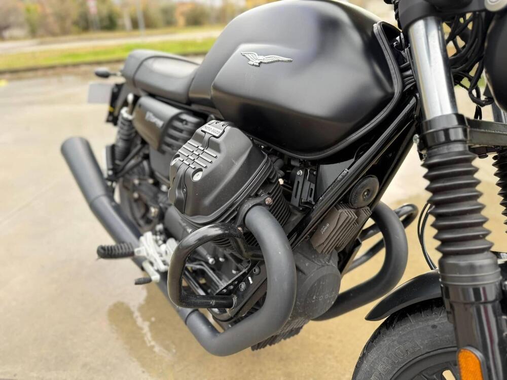 Moto Guzzi V7 III Stone (2017 - 20) (5)