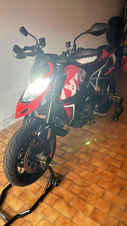 Ducati Hypermotard 950 RVE (2022 - 25) (2)