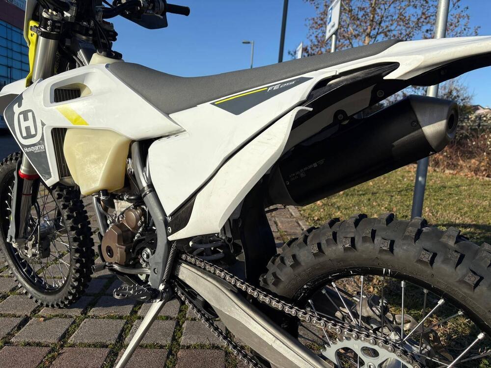 Husqvarna FE 250 (2022) (3)