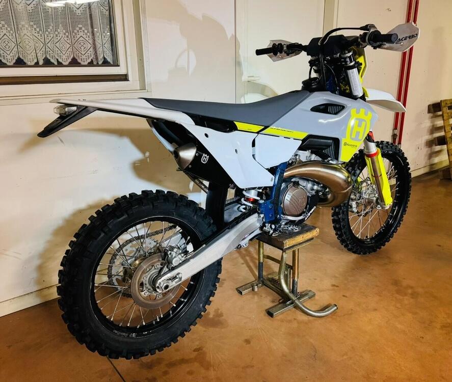 Husqvarna TE 250 Heritage (2025) (4)