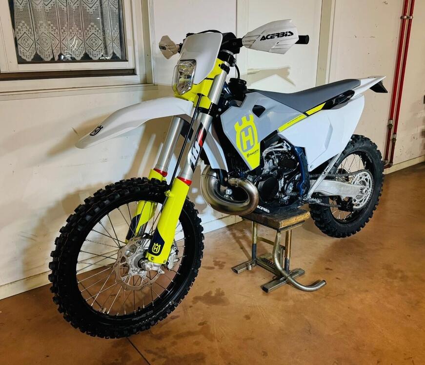 Husqvarna TE 250 Heritage (2025) (5)