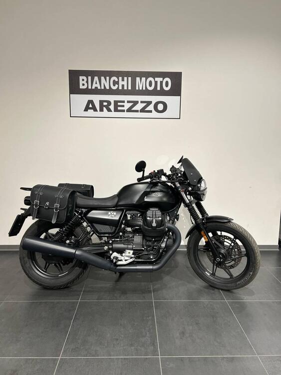 Moto Guzzi V7 Stone (2021 - 25)