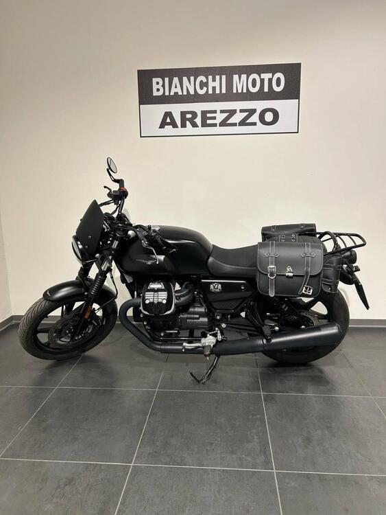 Moto Guzzi V7 Stone (2021 - 25) (2)