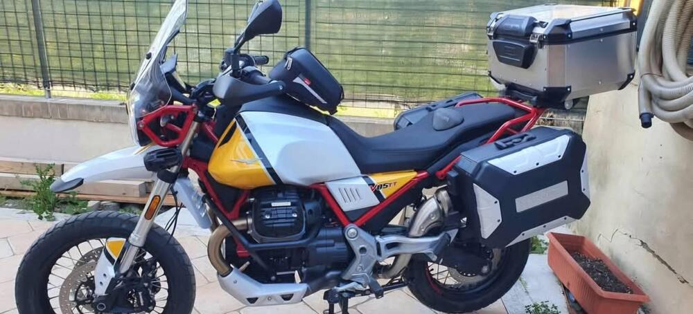 Moto Guzzi V85 TT Evocative Graphics (2019 - 20) (4)