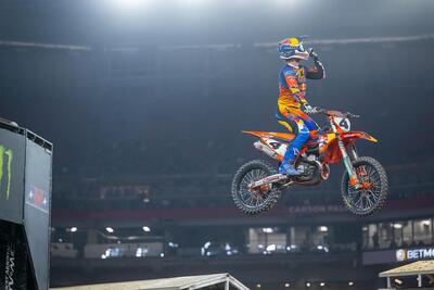 AMA Supercross: a Glendale senza vincere trionfa Sexton. In 250 arriva la prima vittoria di Triumph 