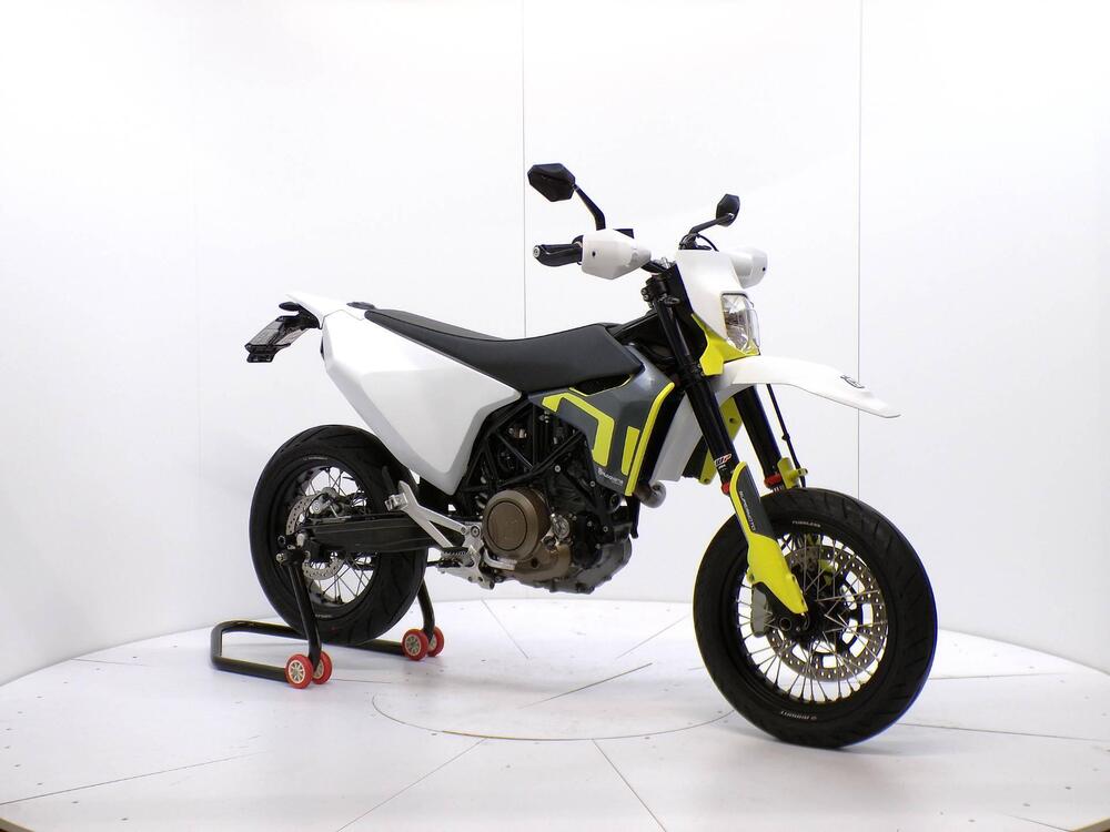 Husqvarna 701 Supermoto (2021) (2)