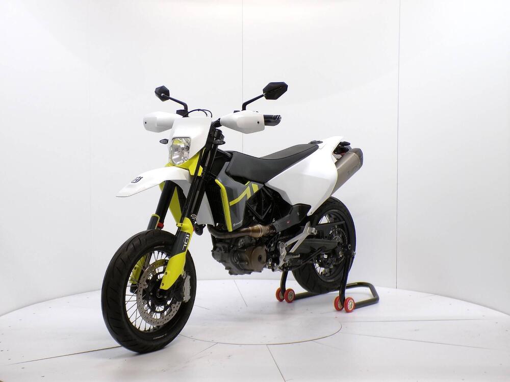 Husqvarna 701 Supermoto (2021) (3)