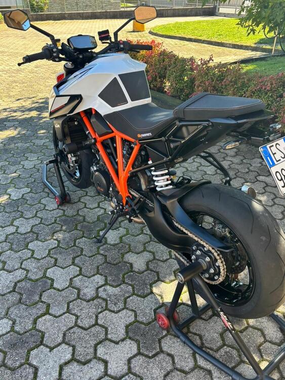 KTM 1290 Super Duke R (2019) (3)