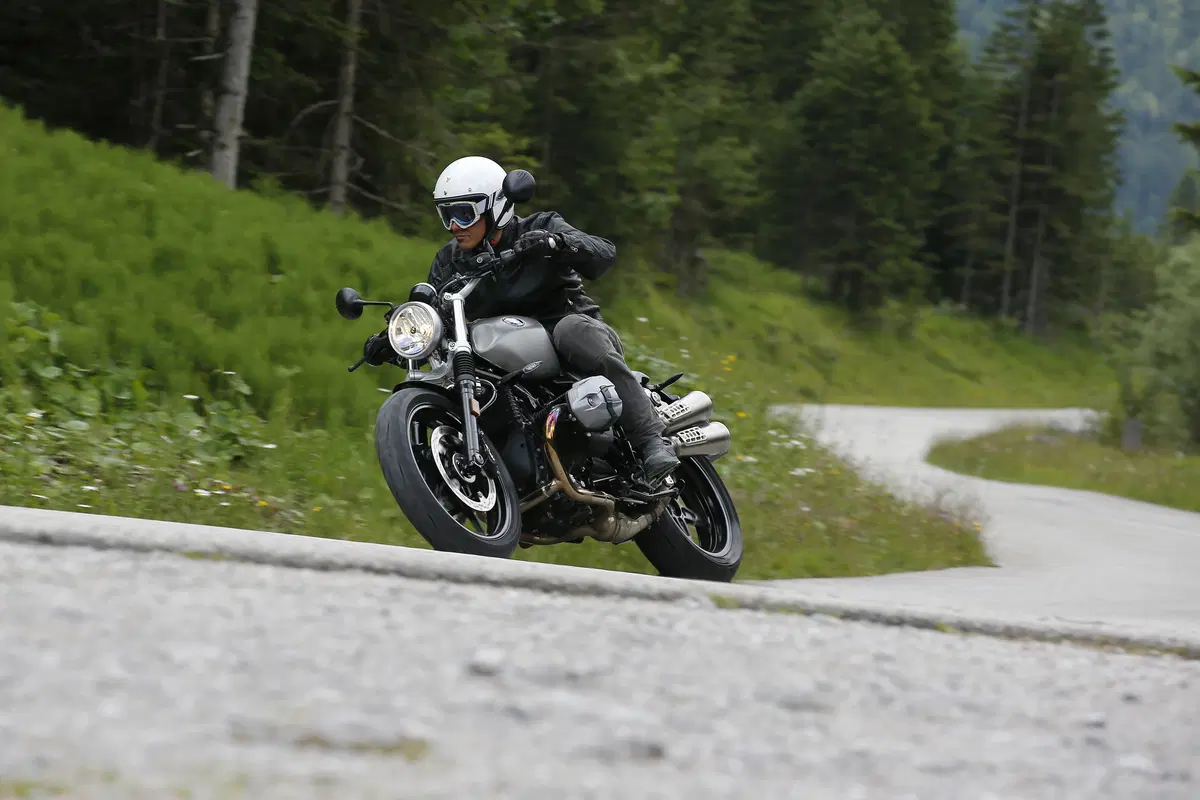 BMW R nineT Scrambler: primo test (5)