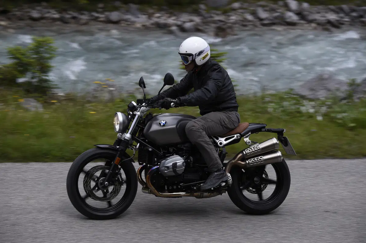 BMW R nineT Scrambler: primo test (9)