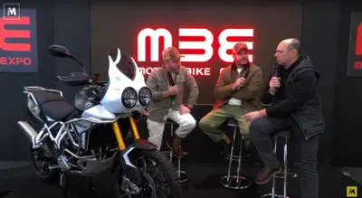 MBE 2025, Triumph Tiger 900: il kit di South Garage che omaggia la doppio faro del '97 [VIDEO]