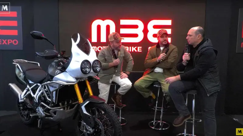 MBE 2025, Triumph Tiger 900: il kit di South Garage che omaggia la doppio faro del '97 [VIDEO]
