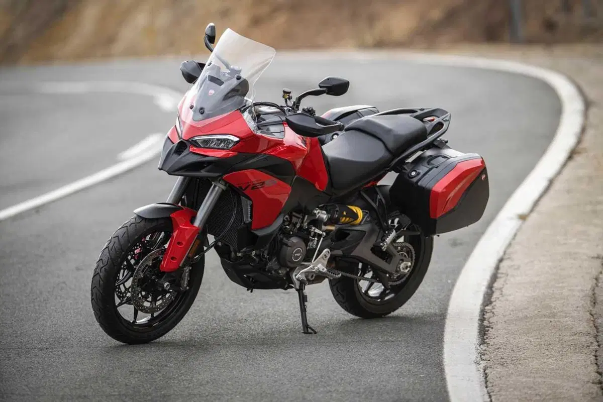 La Multistrada più leggera e facile di sempre? Abbiamo guidato la nuova Ducati V2 [VIDEO]