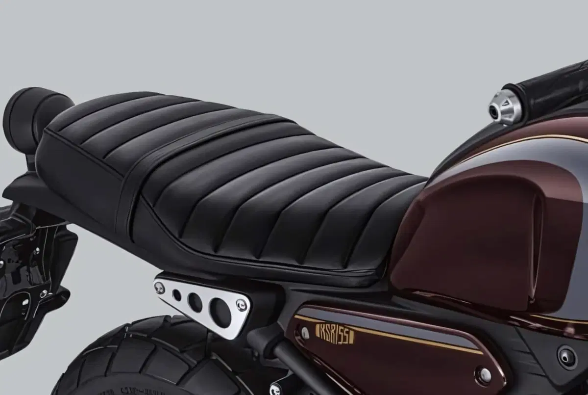 Yamaha XSR in abito da sera (4)