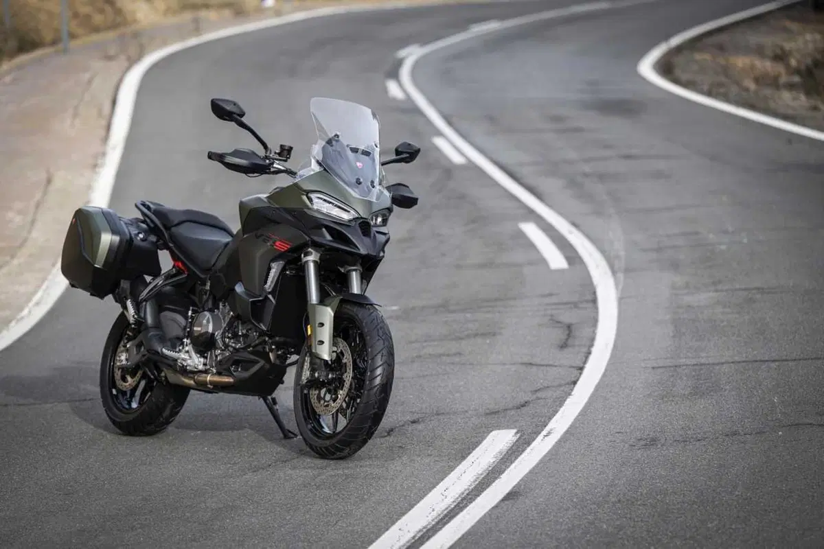 La Multistrada più leggera e facile di sempre? Abbiamo guidato la nuova Ducati V2 [VIDEO] (6)