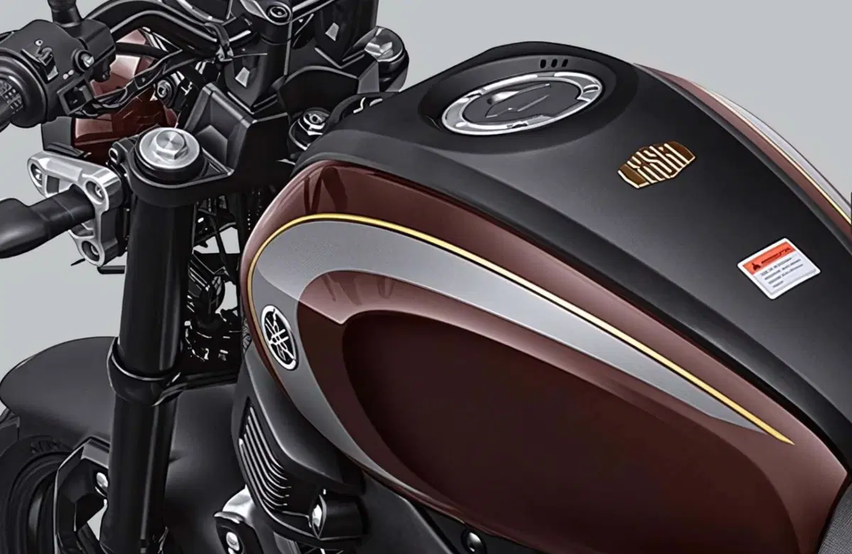 Yamaha XSR in abito da sera (5)