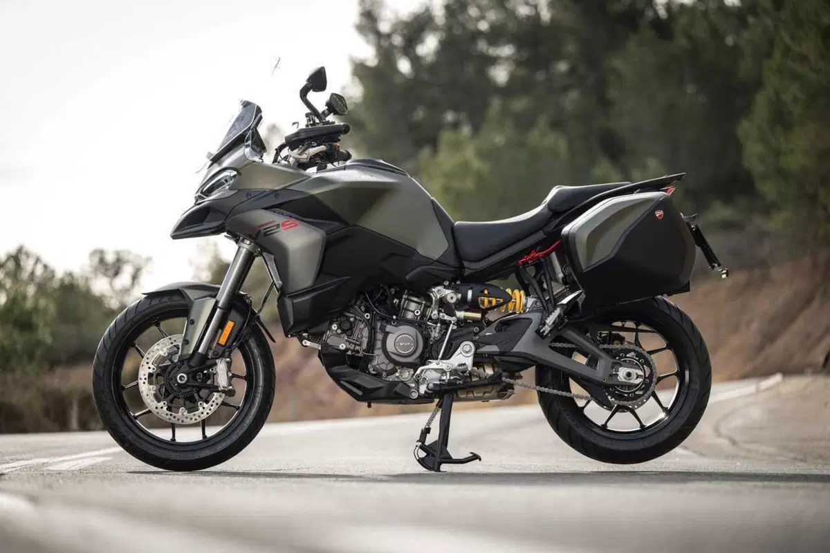 La Multistrada più leggera e facile di sempre? Abbiamo guidato la nuova Ducati V2 [VIDEO] (12)