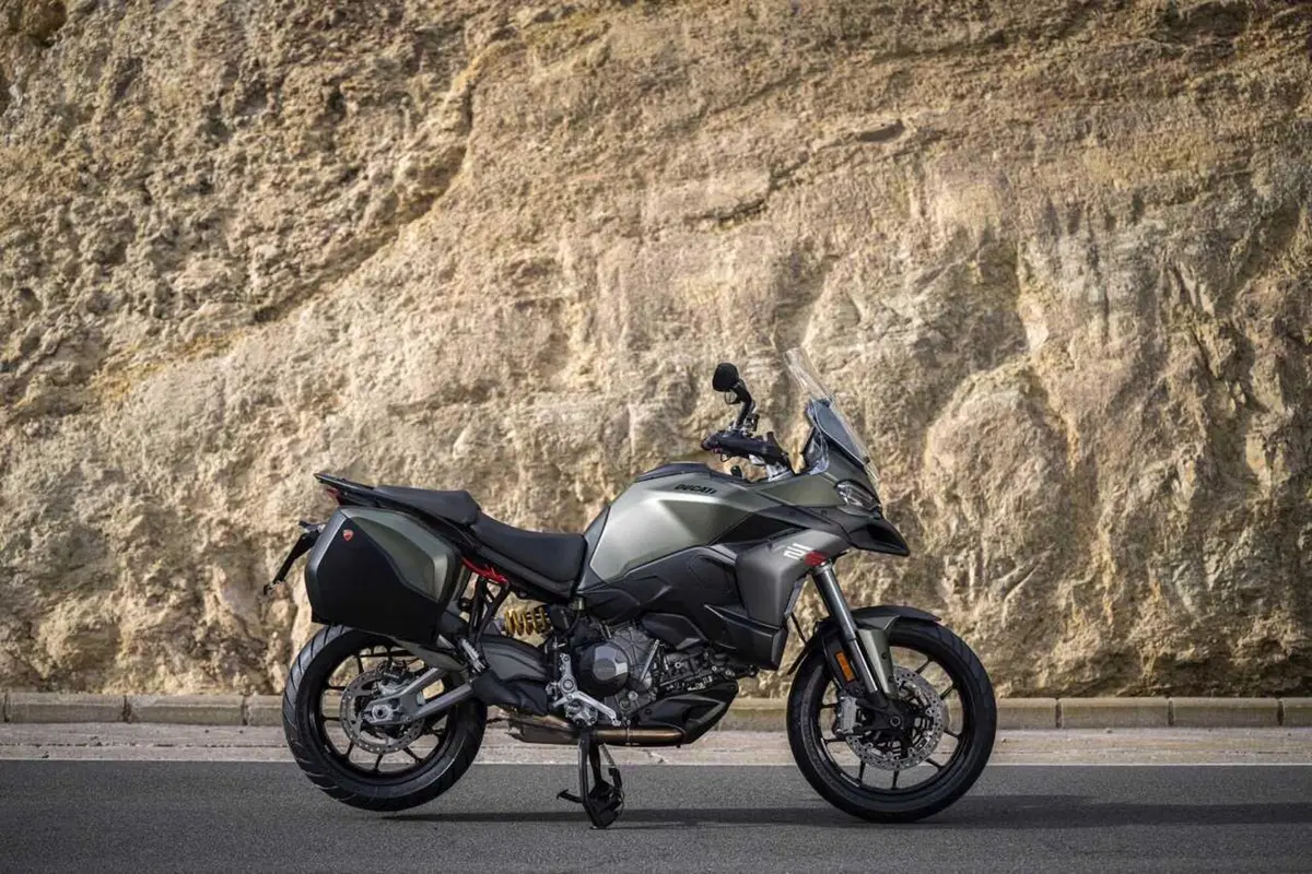 La Multistrada più leggera e facile di sempre? Abbiamo guidato la nuova Ducati V2 [VIDEO] (15)