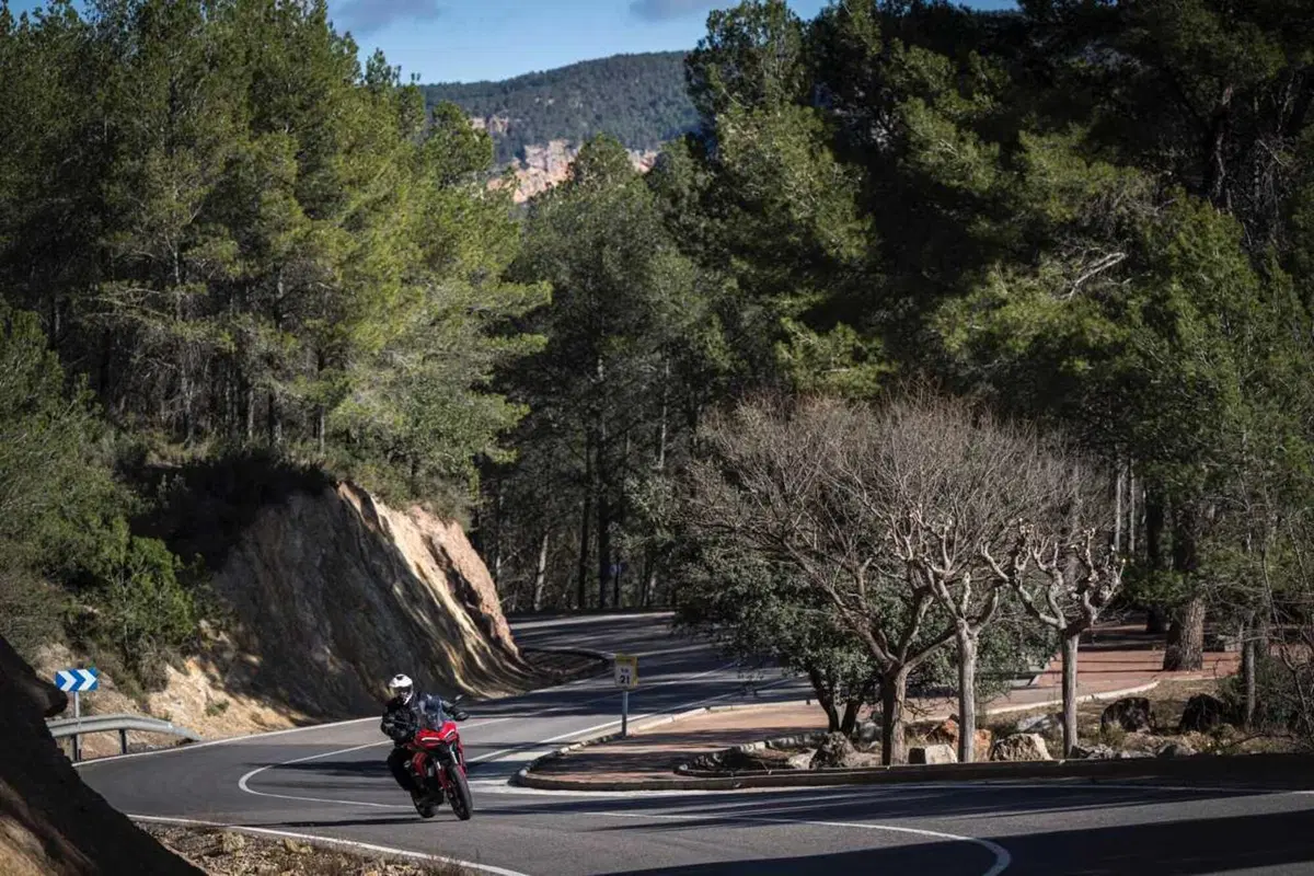La Multistrada più leggera e facile di sempre? Abbiamo guidato la nuova Ducati V2 [VIDEO] (3)