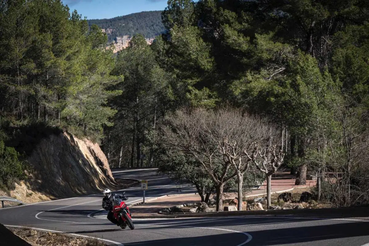 La Multistrada più leggera e facile di sempre? Abbiamo guidato la nuova Ducati V2 [VIDEO] (4)