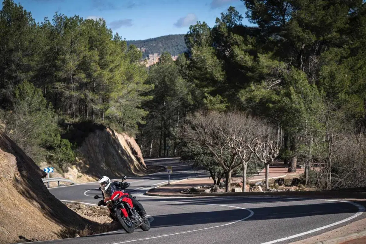 La Multistrada più leggera e facile di sempre? Abbiamo guidato la nuova Ducati V2 [VIDEO] (5)