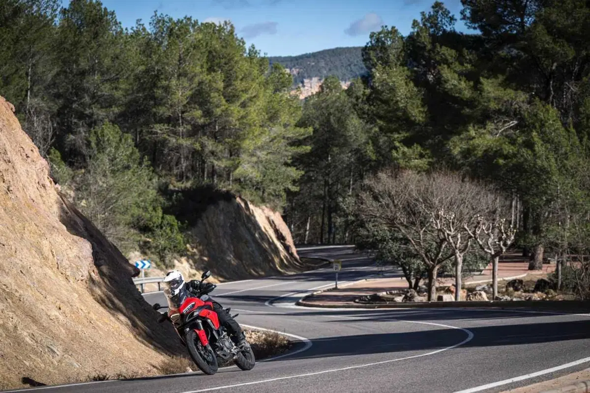 La Multistrada più leggera e facile di sempre? Abbiamo guidato la nuova Ducati V2 [VIDEO] (7)