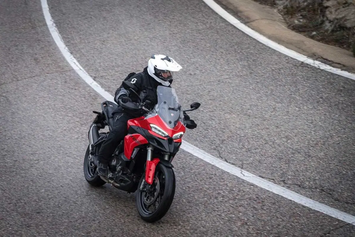 La Multistrada più leggera e facile di sempre? Abbiamo guidato la nuova Ducati V2 [VIDEO] (17)
