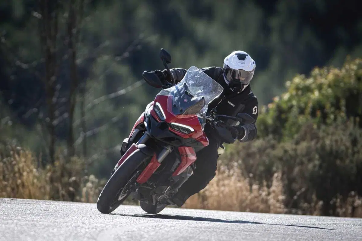 La Multistrada più leggera e facile di sempre? Abbiamo guidato la nuova Ducati V2 [VIDEO] (20)
