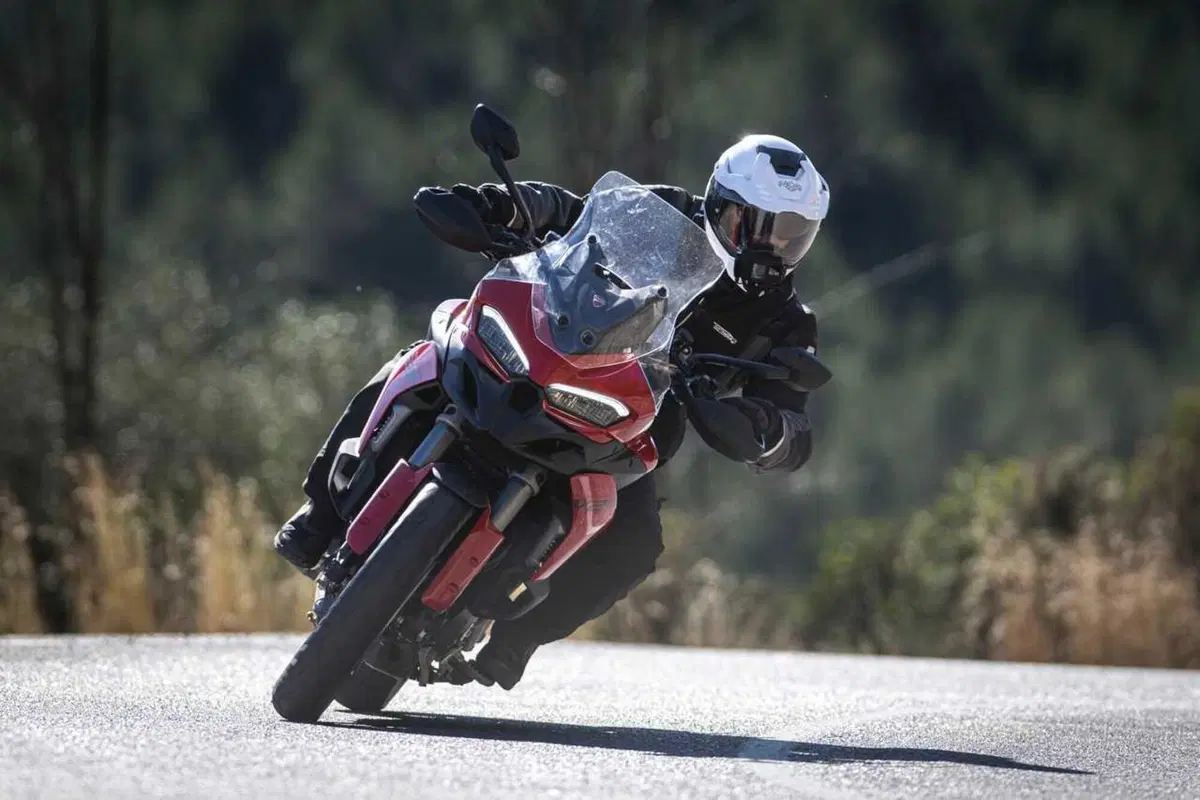 La Multistrada più leggera e facile di sempre? Abbiamo guidato la nuova Ducati V2 [VIDEO] (21)
