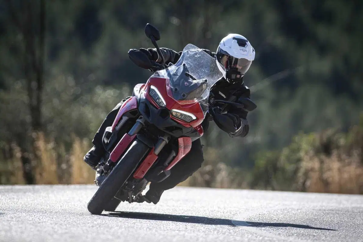 La Multistrada più leggera e facile di sempre? Abbiamo guidato la nuova Ducati V2 [VIDEO] (22)