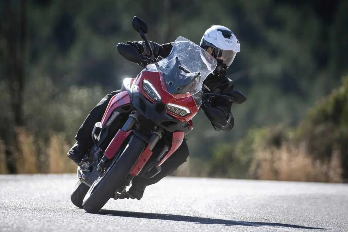 La Multistrada più leggera e facile di sempre? Abbiamo guidato la nuova Ducati V2 [VIDEO] (23)