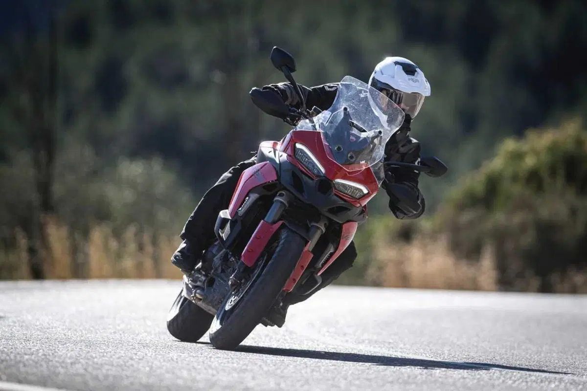 La Multistrada più leggera e facile di sempre? Abbiamo guidato la nuova Ducati V2 [VIDEO] (24)