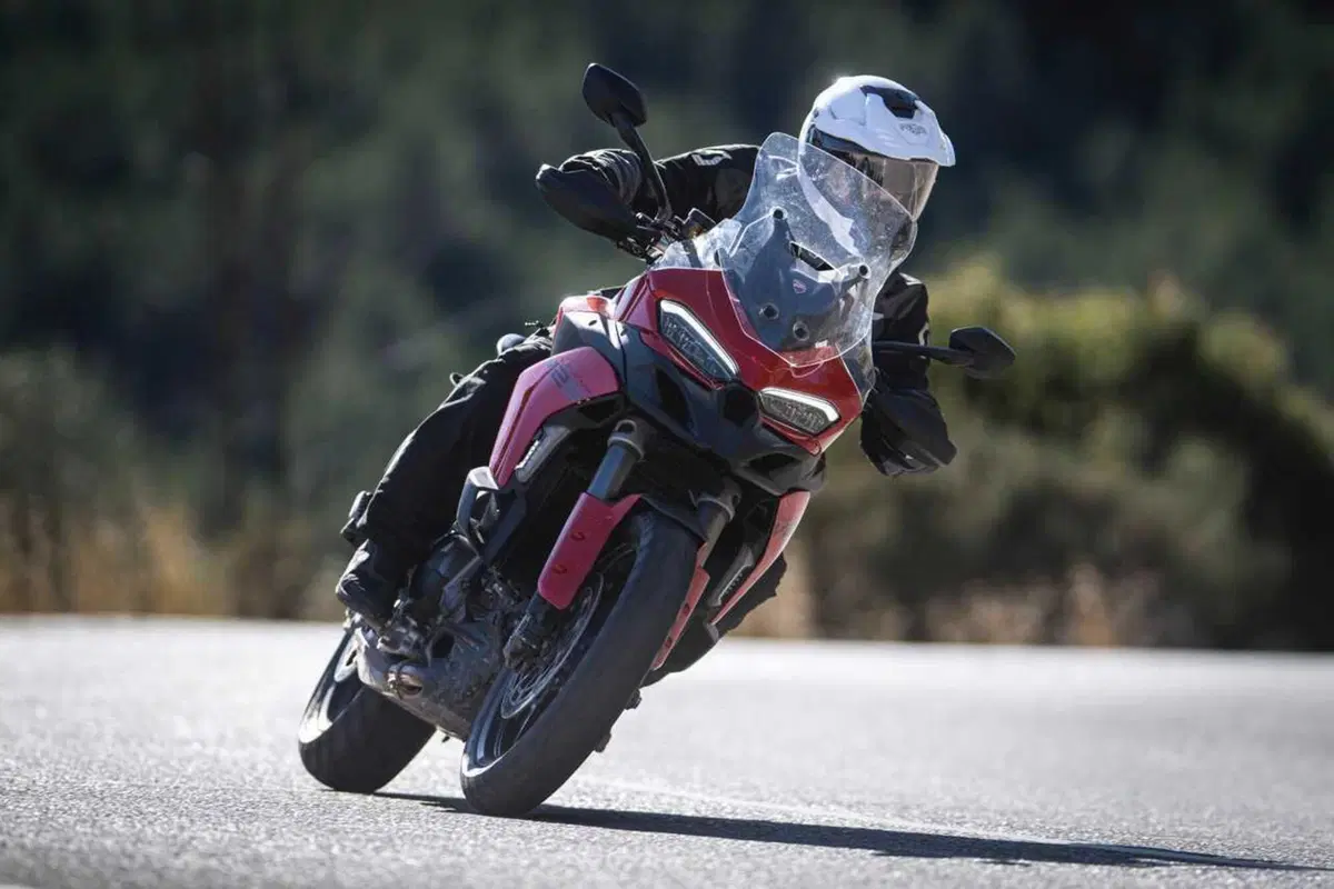 La Multistrada più leggera e facile di sempre? Abbiamo guidato la nuova Ducati V2 [VIDEO] (25)