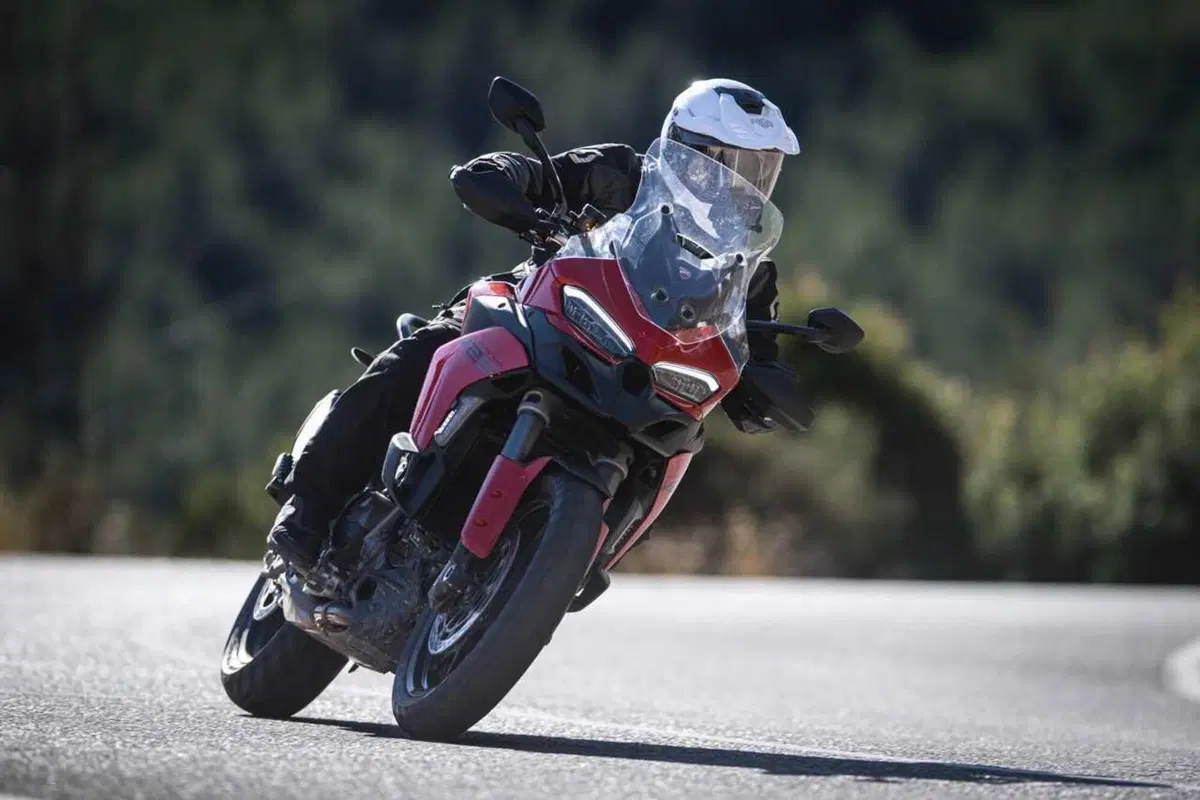 La Multistrada più leggera e facile di sempre? Abbiamo guidato la nuova Ducati V2 [VIDEO] (26)
