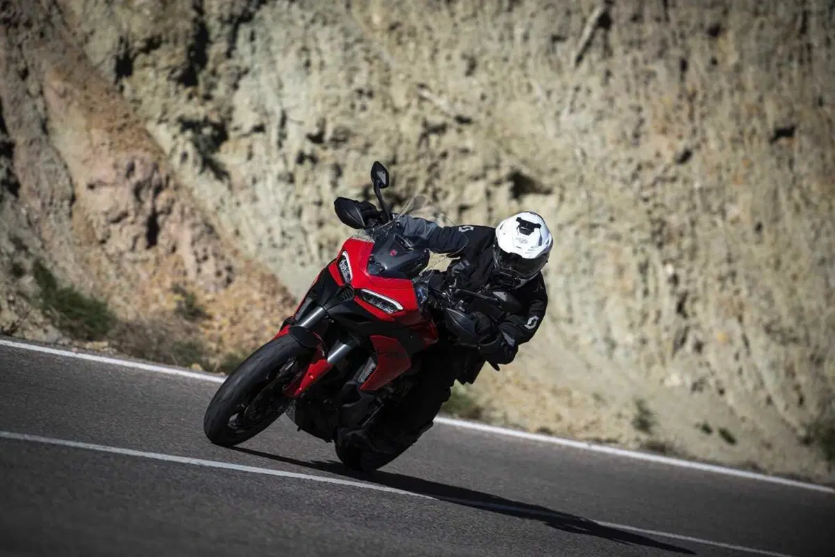 La Multistrada più leggera e facile di sempre? Abbiamo guidato la nuova Ducati V2 [VIDEO] (29)