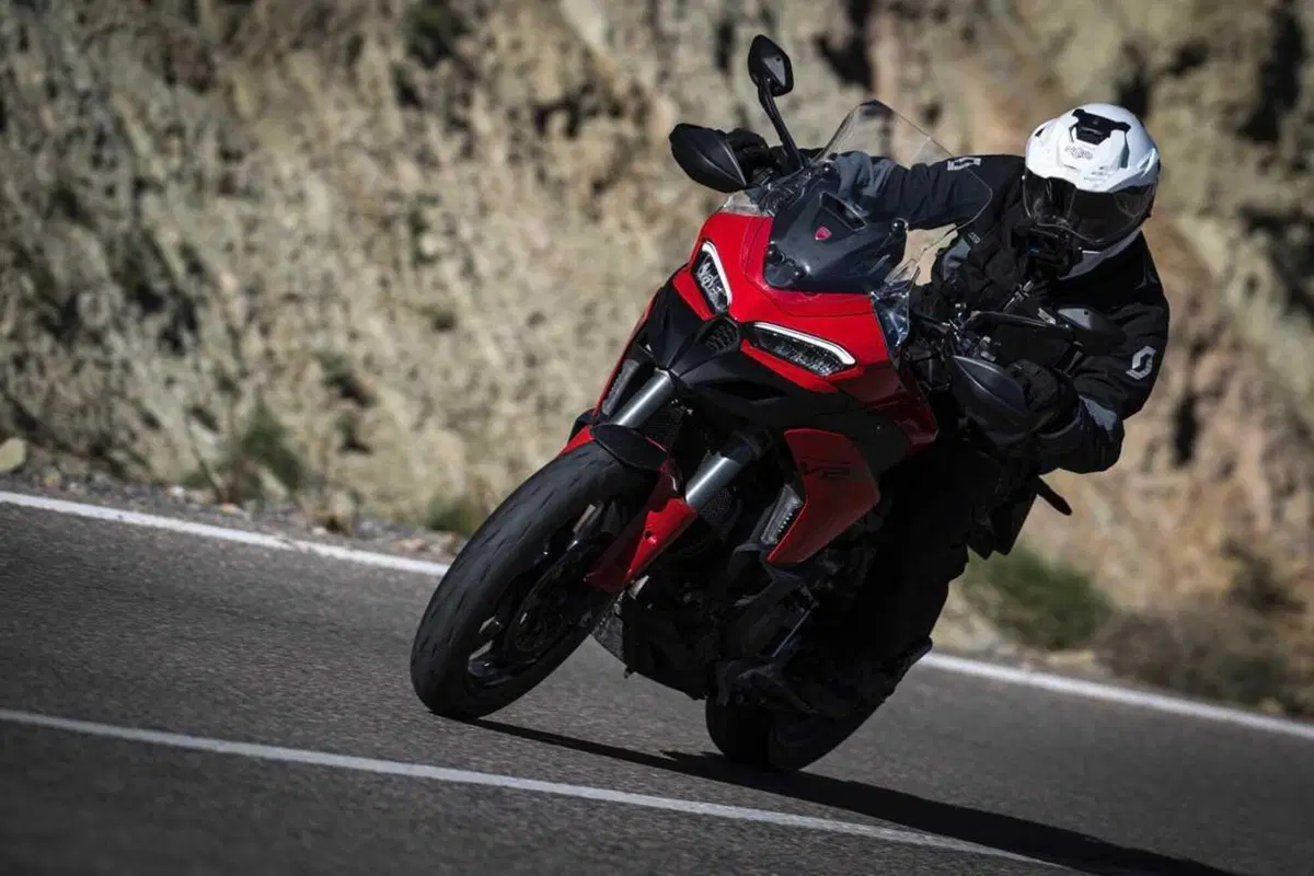 La Multistrada più leggera e facile di sempre? Abbiamo guidato la nuova Ducati V2 [VIDEO] (30)