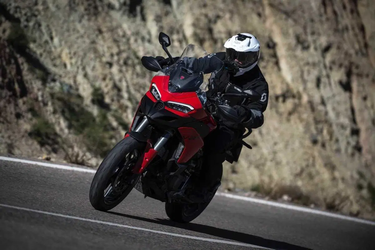 La Multistrada più leggera e facile di sempre? Abbiamo guidato la nuova Ducati V2 [VIDEO] (31)