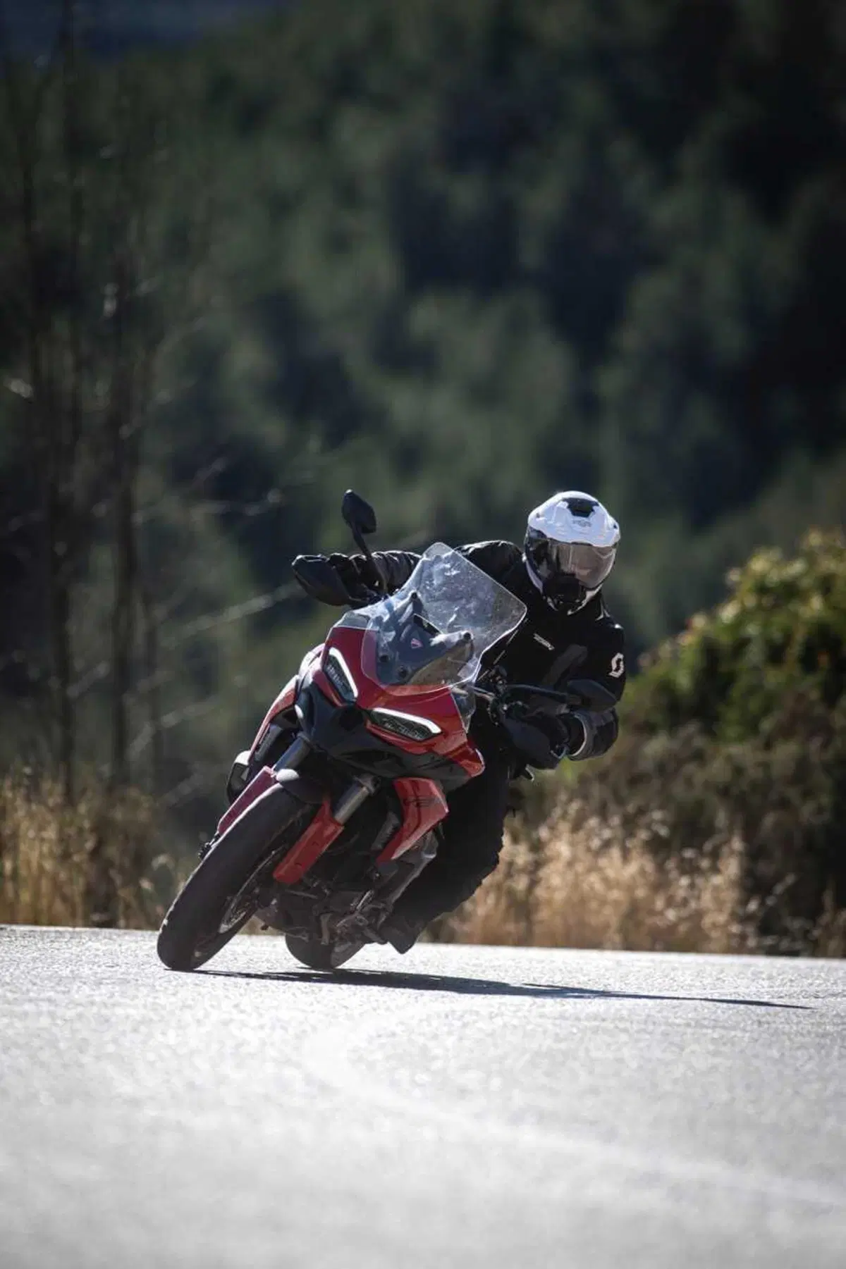 La Multistrada più leggera e facile di sempre? Abbiamo guidato la nuova Ducati V2 [VIDEO] (32)