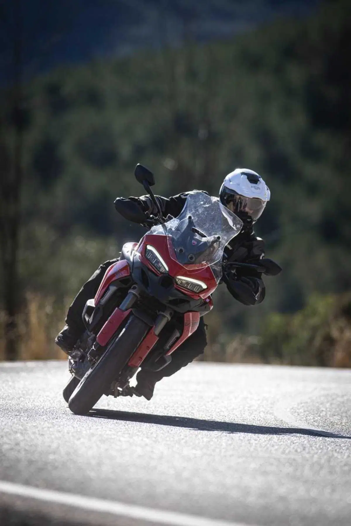 La Multistrada più leggera e facile di sempre? Abbiamo guidato la nuova Ducati V2 [VIDEO] (35)