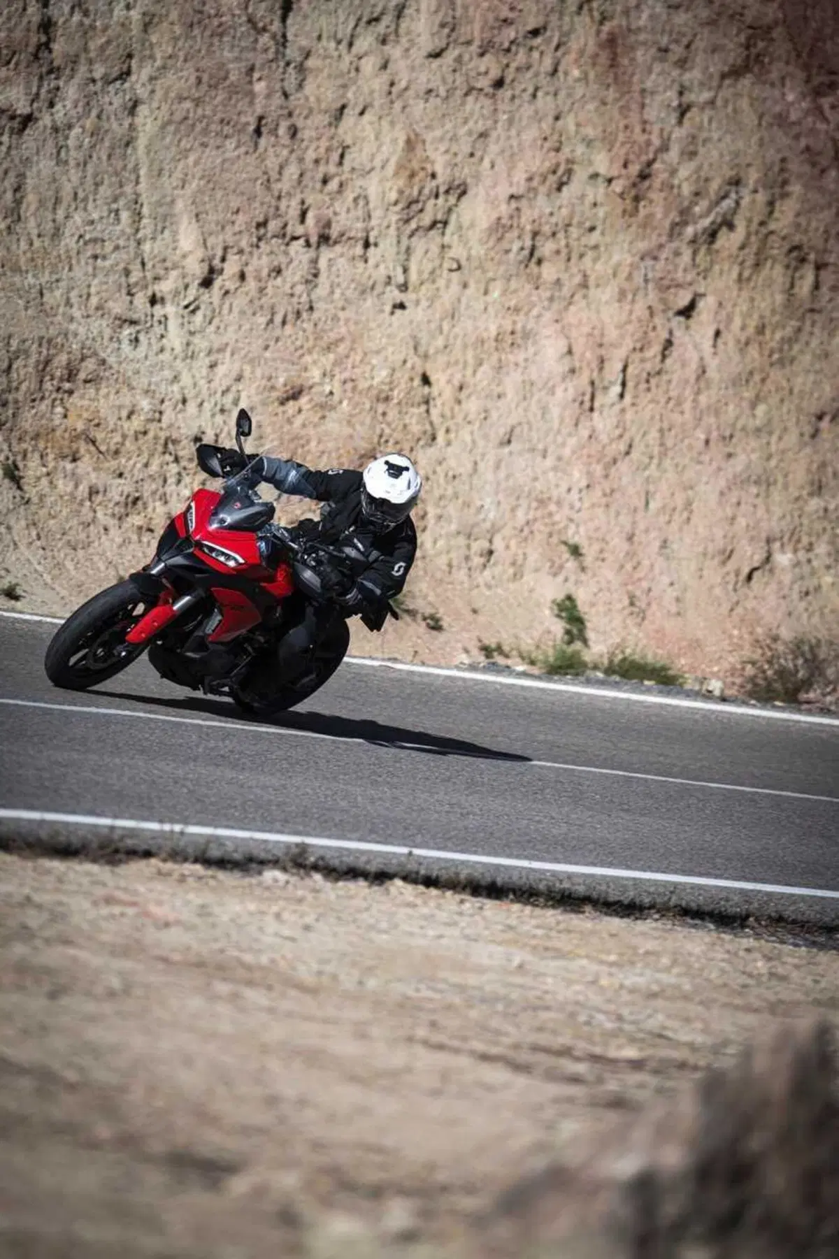 La Multistrada più leggera e facile di sempre? Abbiamo guidato la nuova Ducati V2 [VIDEO] (38)