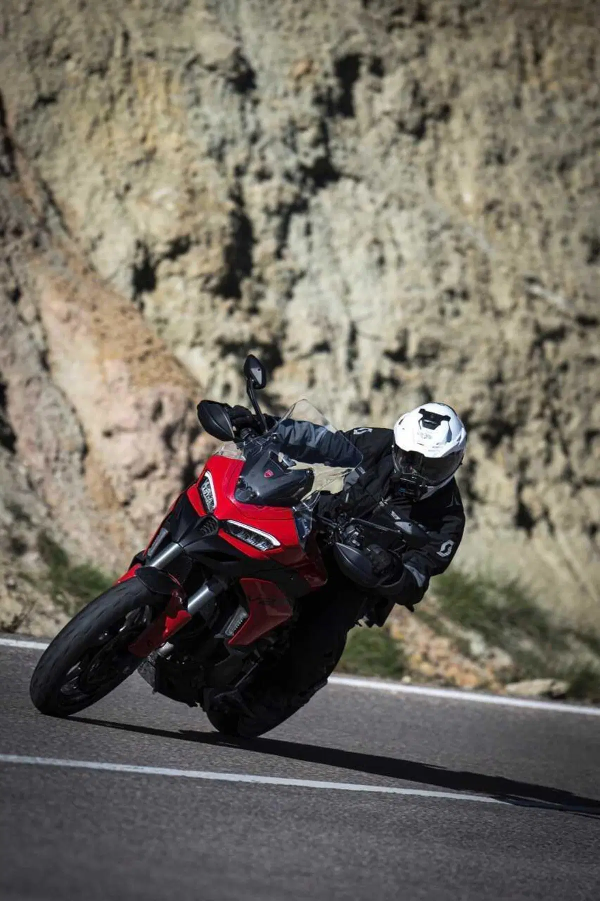 La Multistrada più leggera e facile di sempre? Abbiamo guidato la nuova Ducati V2 [VIDEO] (40)