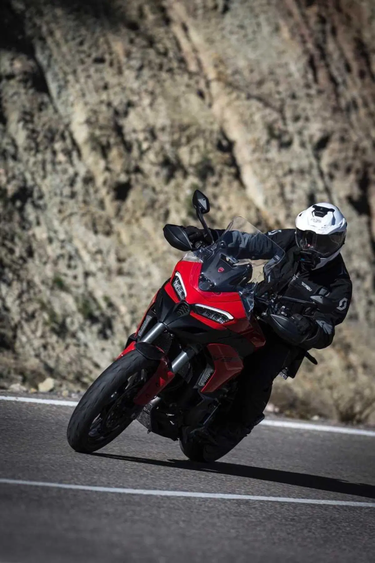 La Multistrada più leggera e facile di sempre? Abbiamo guidato la nuova Ducati V2 [VIDEO] (41)