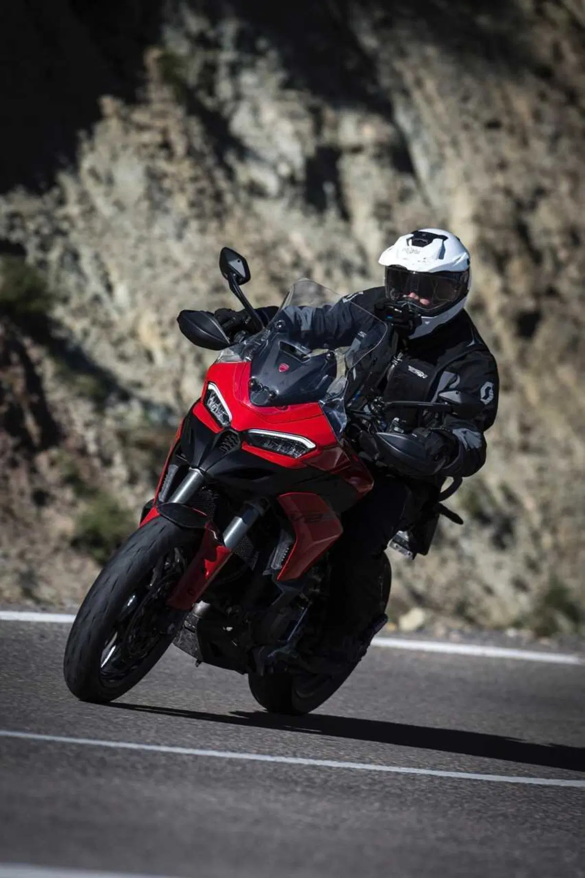 La Multistrada più leggera e facile di sempre? Abbiamo guidato la nuova Ducati V2 [VIDEO] (42)