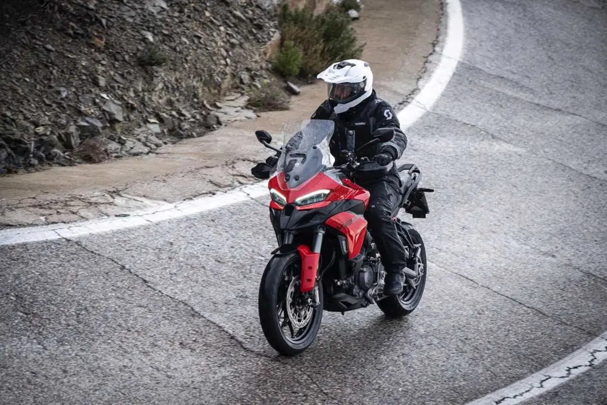 La Multistrada più leggera e facile di sempre? Abbiamo guidato la nuova Ducati V2 [VIDEO] (45)