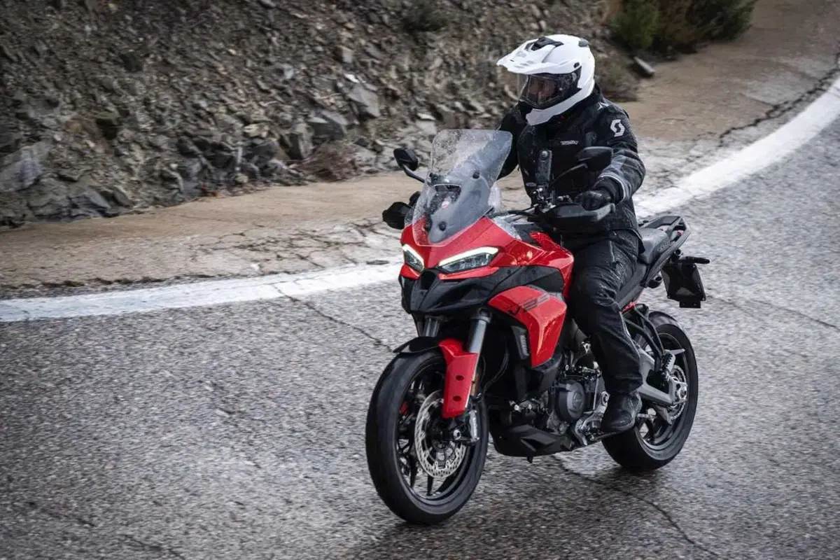 La Multistrada più leggera e facile di sempre? Abbiamo guidato la nuova Ducati V2 [VIDEO] (46)