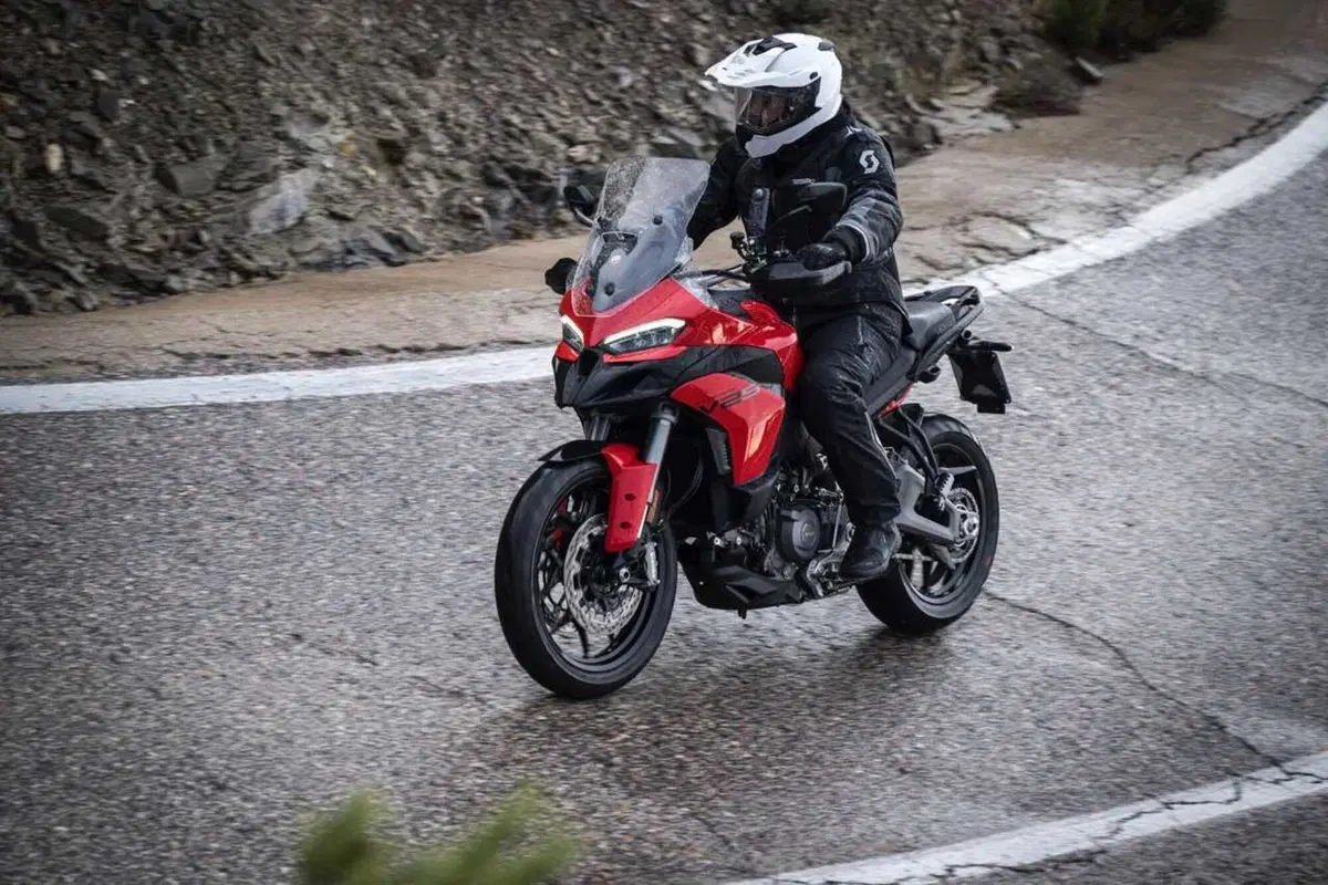 La Multistrada più leggera e facile di sempre? Abbiamo guidato la nuova Ducati V2 [VIDEO] (47)