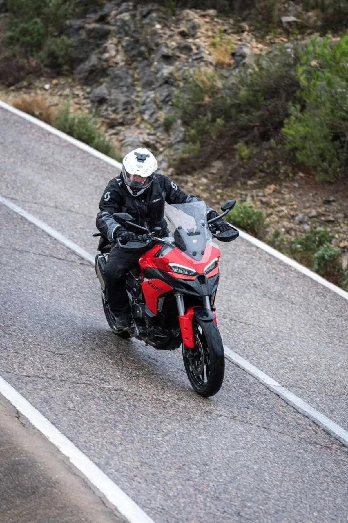 La Multistrada più leggera e facile di sempre? Abbiamo guidato la nuova Ducati V2 [VIDEO] (50)