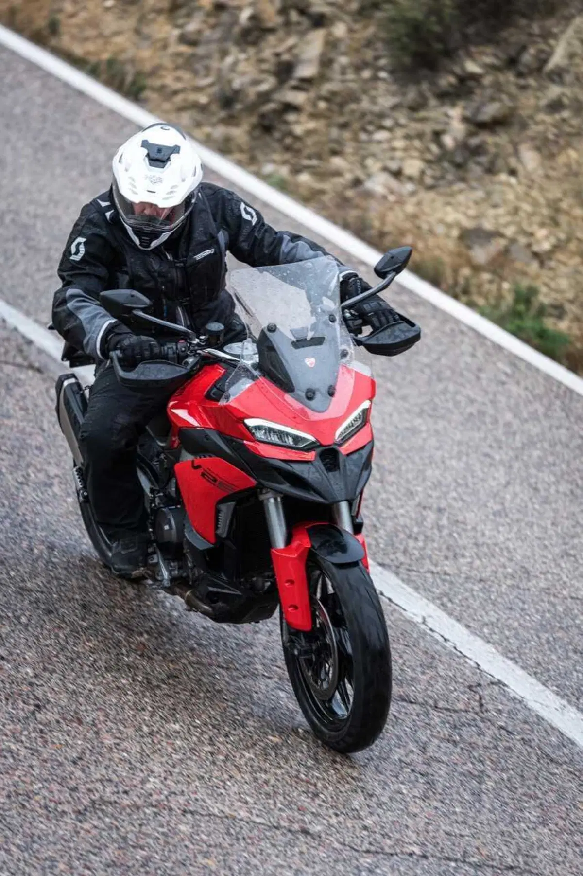 La Multistrada più leggera e facile di sempre? Abbiamo guidato la nuova Ducati V2 [VIDEO] (51)