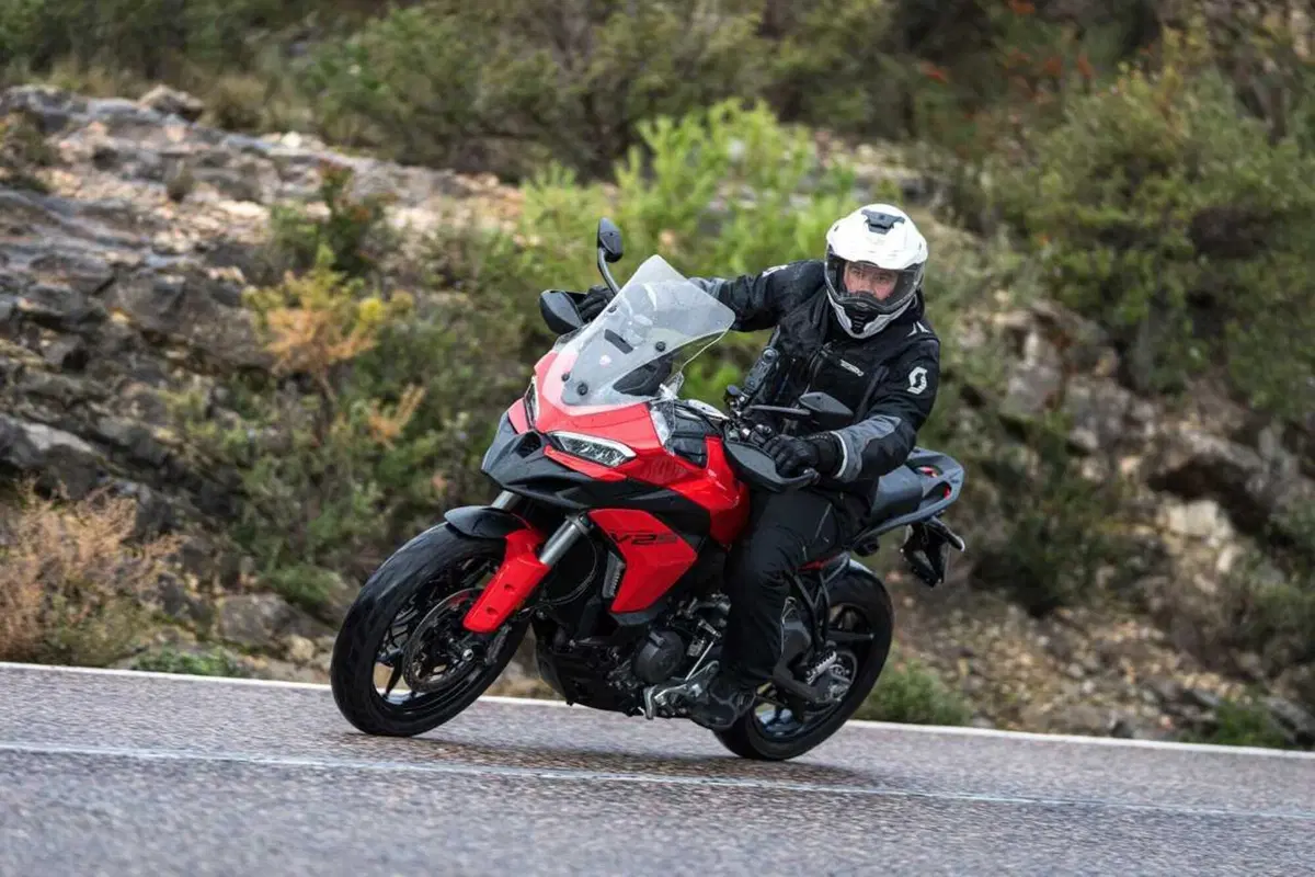 La Multistrada più leggera e facile di sempre? Abbiamo guidato la nuova Ducati V2 [VIDEO] (52)
