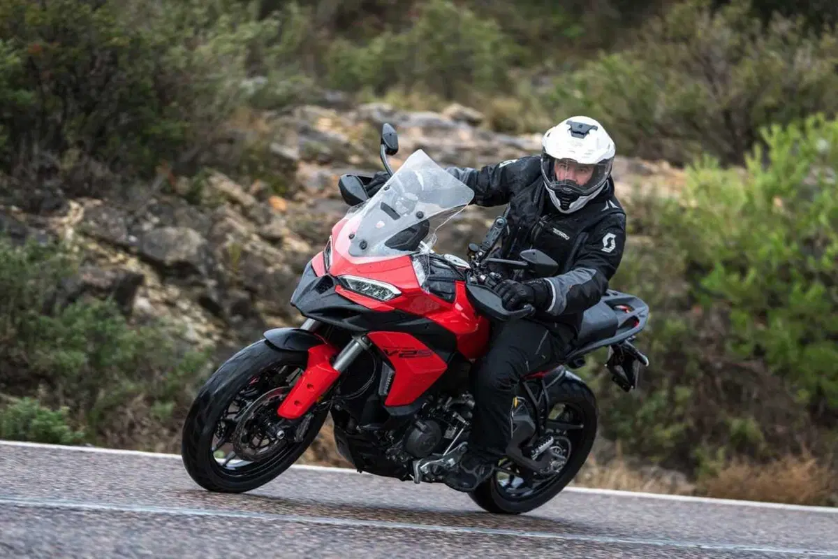 La Multistrada più leggera e facile di sempre? Abbiamo guidato la nuova Ducati V2 [VIDEO] (54)